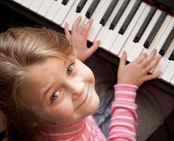 Klavier, Keyboard lernen an der Musikschule Karow Fame, hier anmelden